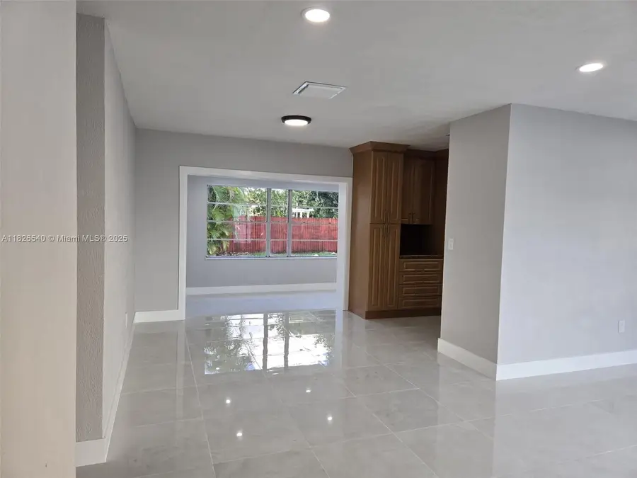 954 W 72nd Pl, Hialeah, FL 33014 - Image #3