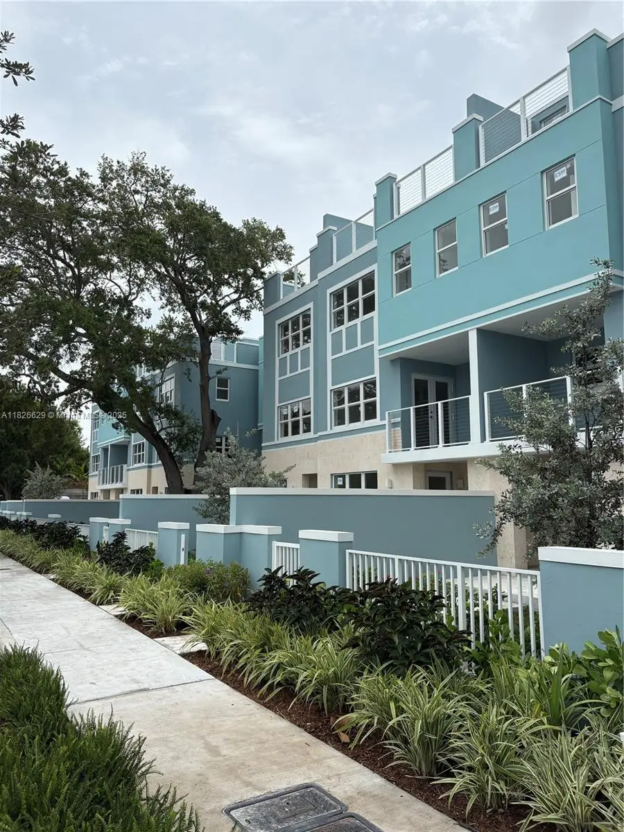 854 SE 12 Ct #8, Fort Lauderdale, FL 33316 - Image #2