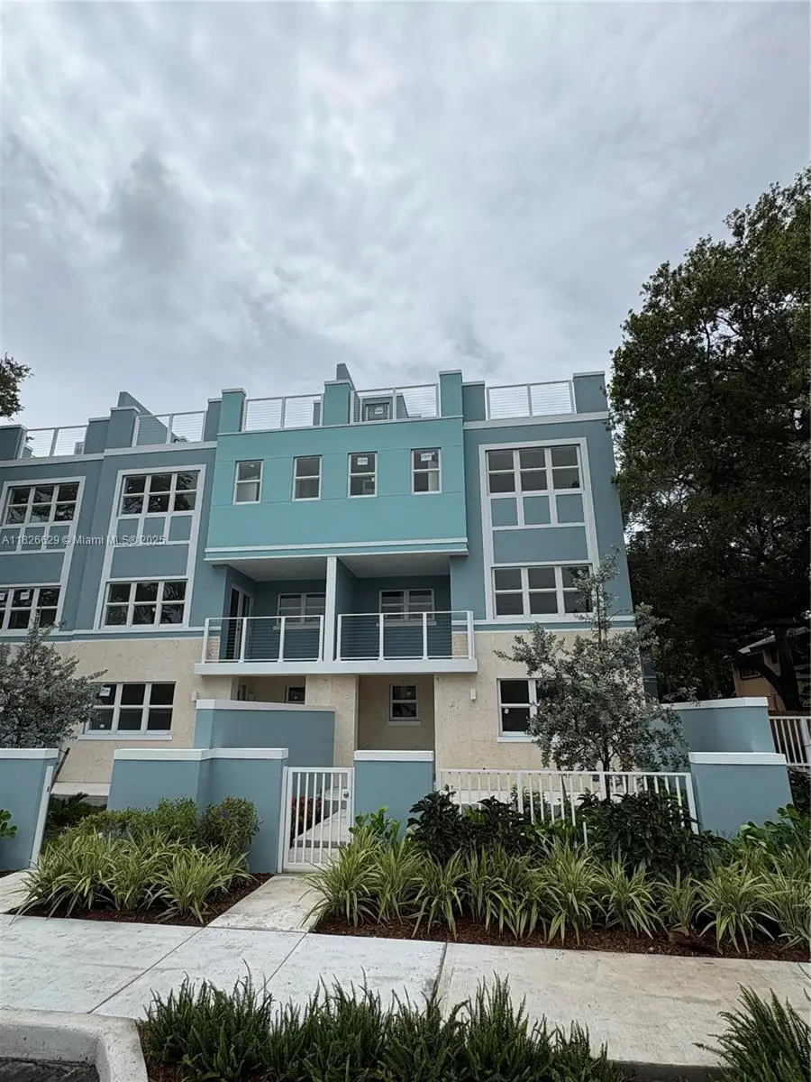 854 SE 12 Ct #8, Fort Lauderdale, FL 33316 - Image #3