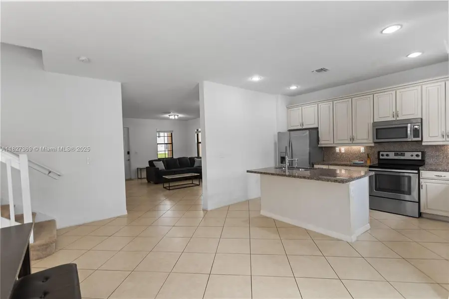 878 NE 191st St, Miami, FL 33179 - Image #2