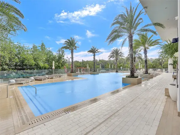 16385 Biscayne Blvd #403, North Miami Beach, FL 33160