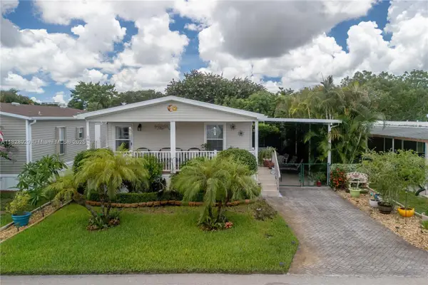 1890 SW 83rd Ter, Davie, FL 33324