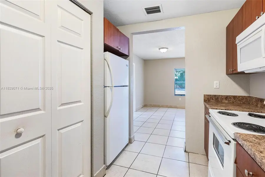 6048 Buchanan St, Hollywood, FL 33024 - Image #3