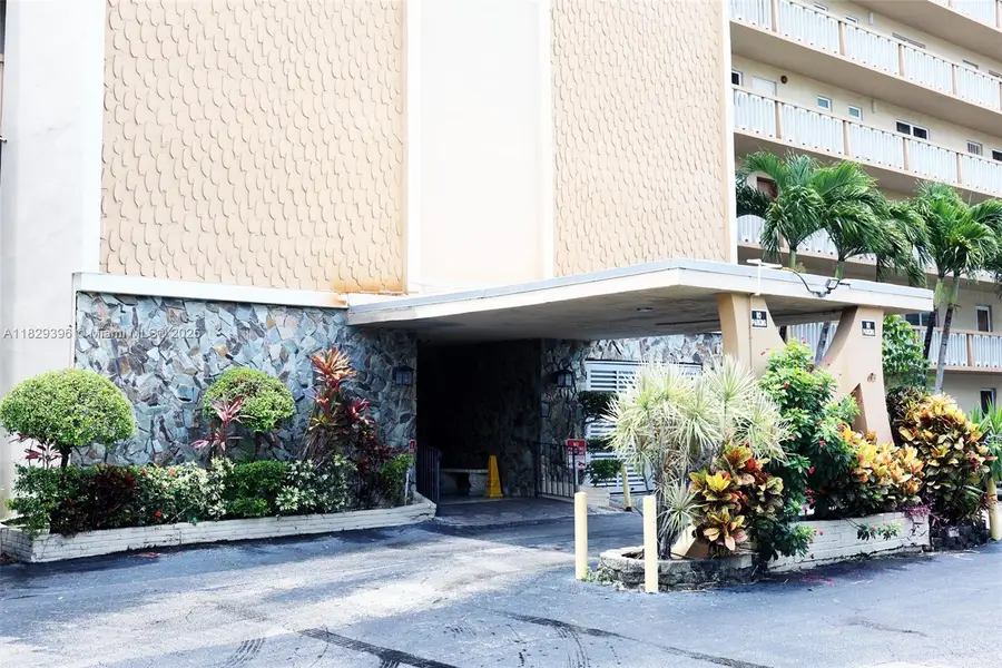 319 NE 14th Ave #505, Hallandale Beach, FL 33009 - #2