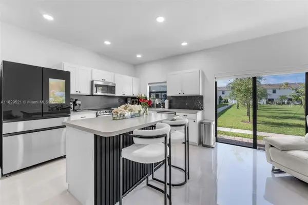 617 SW 11th St, Florida City, FL 33034