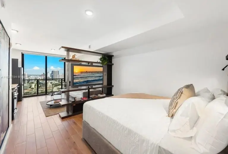 398 NE 5th St #4207, Miami, FL 33132 - Image #1