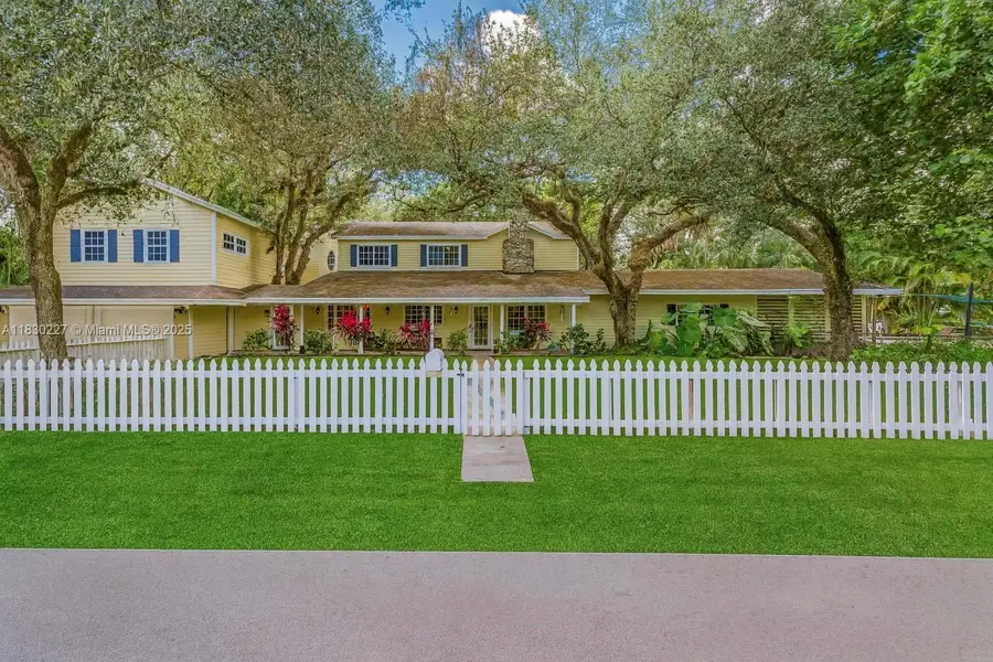 2221 SW 28th Way, Fort Lauderdale, FL 33312 - Image #2