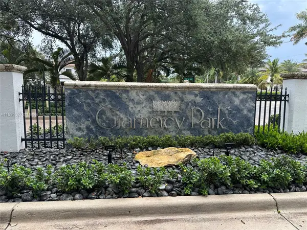 16021 NW 83rd Ave, Miami Lakes, FL 33016