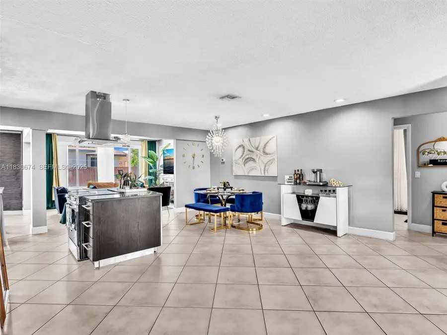 8581 NW 15th Ct, Pembroke Pines, FL 33024 - Image #2