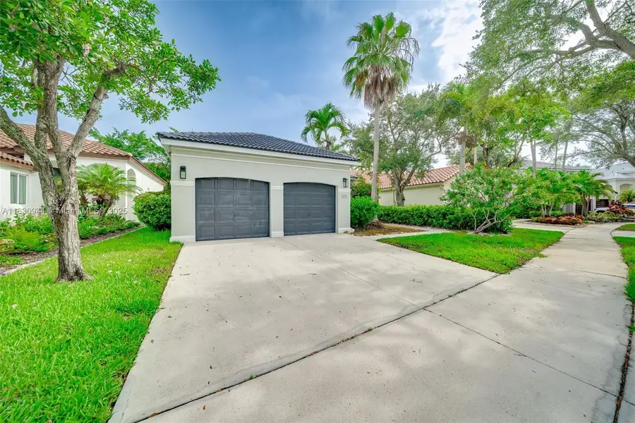 1212 Camellia Ln, Weston, FL 33326 - Image #2