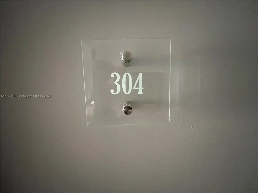 20335 W Country Club Dr #304, Aventura, FL 33180 - #2