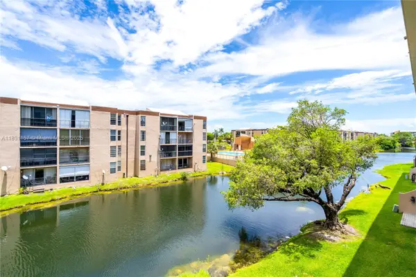 8895 Fontainebleau Blvd #301, Miami, FL 33172