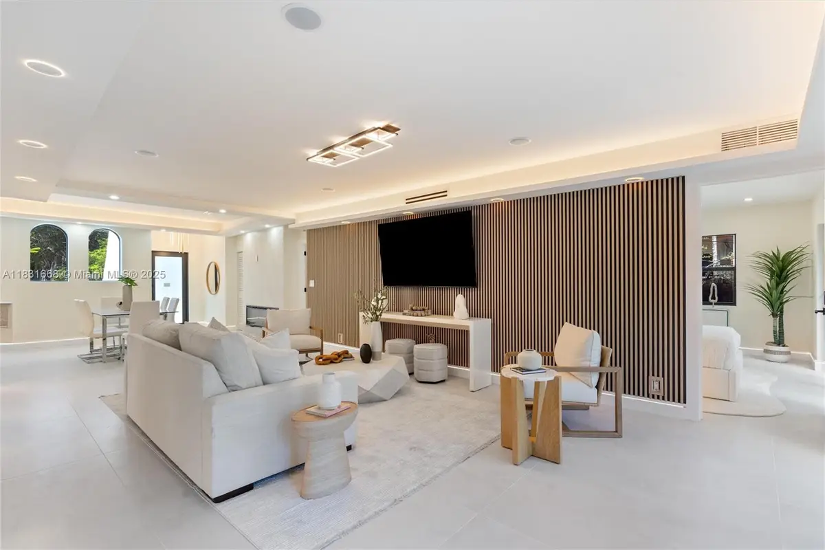 1108 Harrison St, Hollywood, FL 33019 - Image #1