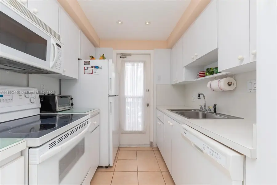 3135 S Ocean Dr #230, Hallandale Beach, FL 33009 - #3