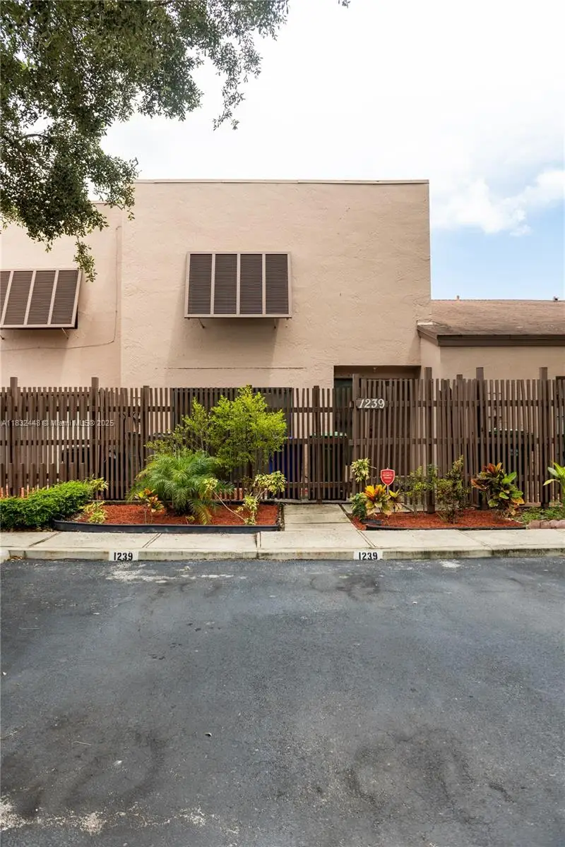 1239 NW 122nd Ter, Pembroke Pines, FL 33026 - Image #2