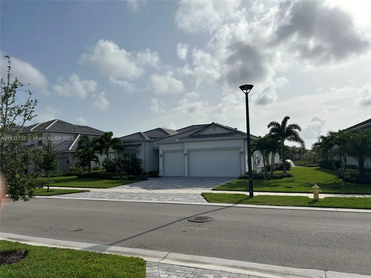 10904 Stellar Cir, Palm Beach Gardens, FL 33412 - Image #1