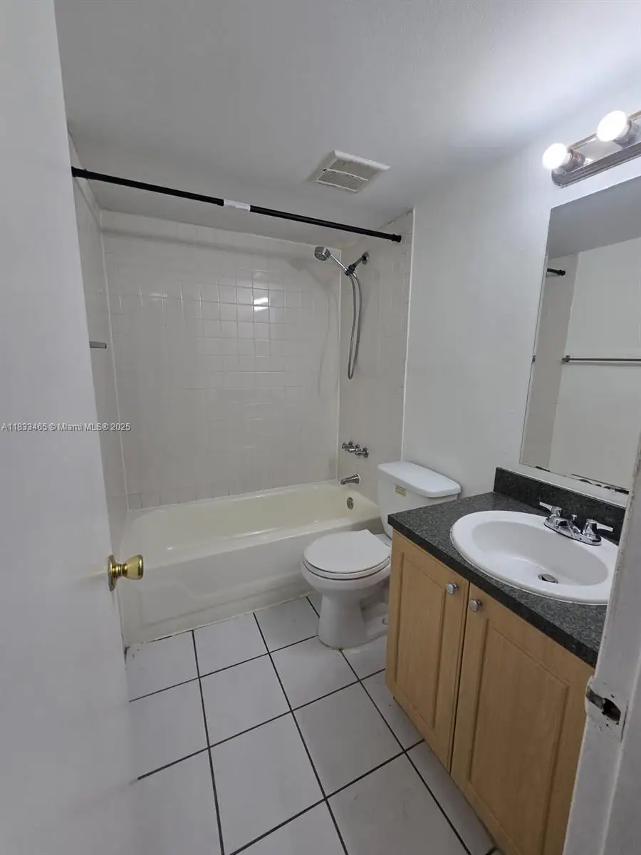 405 S Pine Island Rd #401D, Plantation, FL 33324 - Image #3