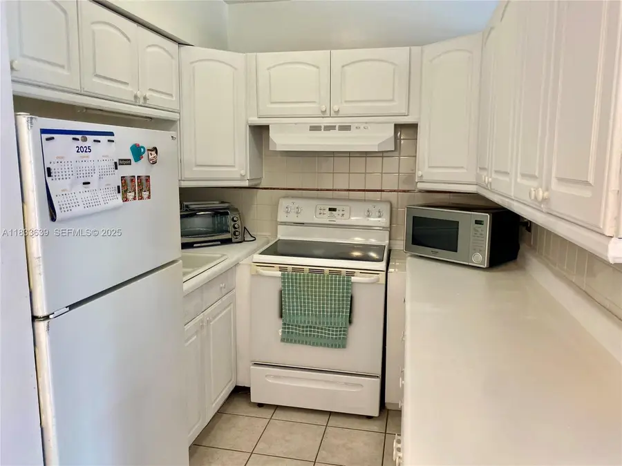 820 SW 11th Ave #15B, Hallandale Beach, FL 33009 - Image #2