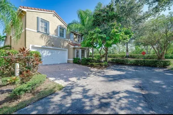 1125 Butternut Ln, Hollywood, FL 33019