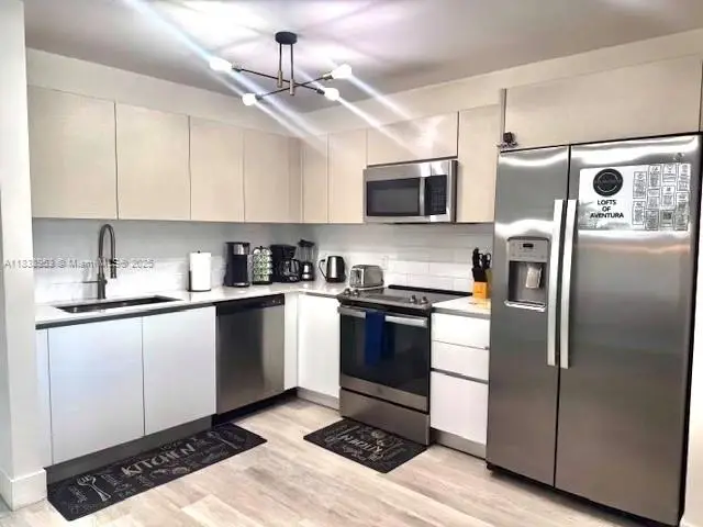 19380 NE 26th Ave #304, Miami, FL 33180 - Image #1