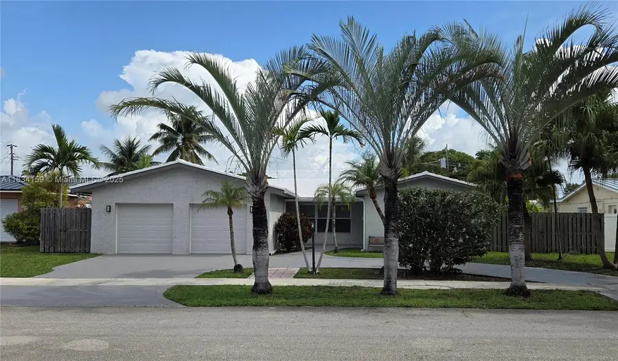 1245 Coral Ln, Hollywood, FL 33019 - Image #2