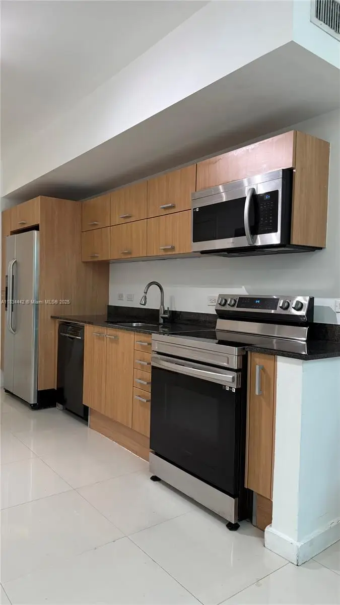 350 S Miami Ave #304, Miami, FL 33130 - Image #2