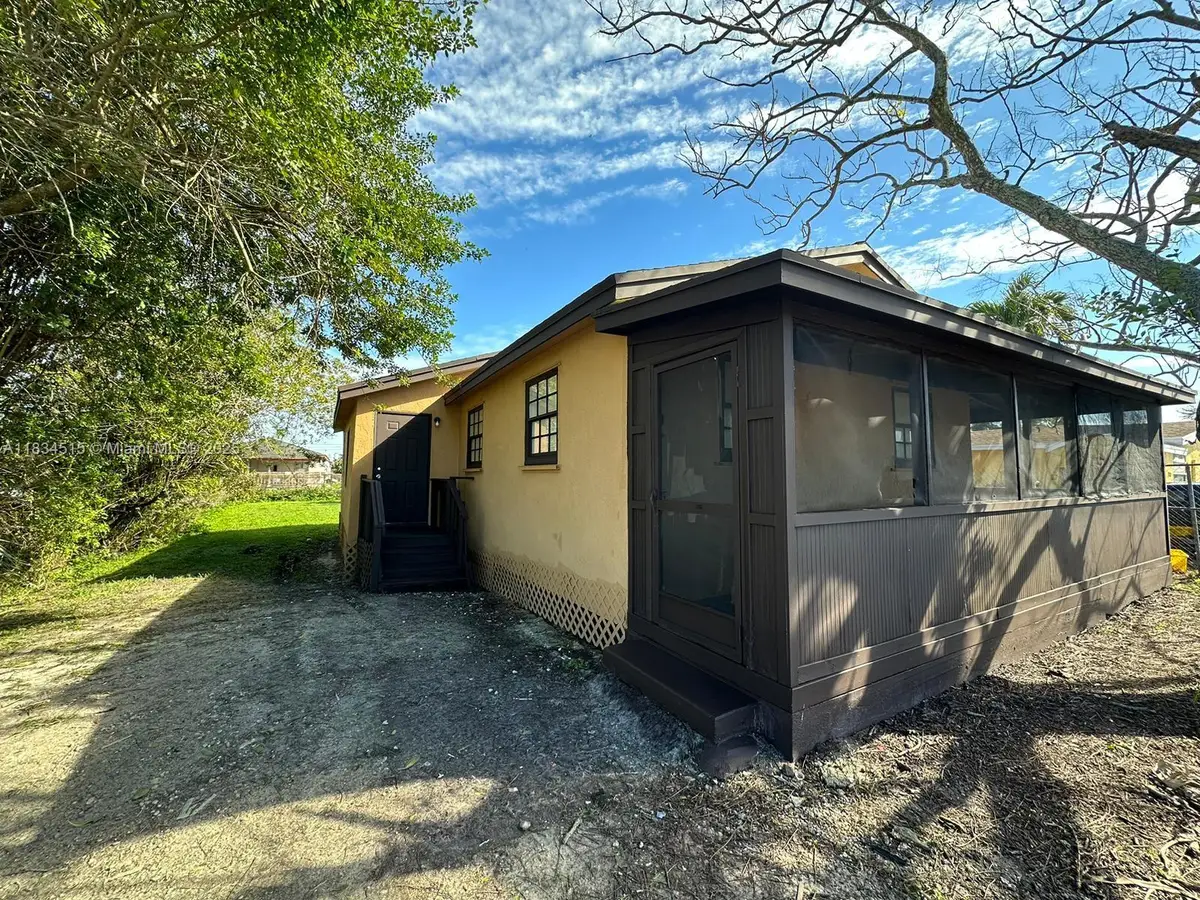 125 SW 11th Ave, South Bay, FL 33493 - Image #1