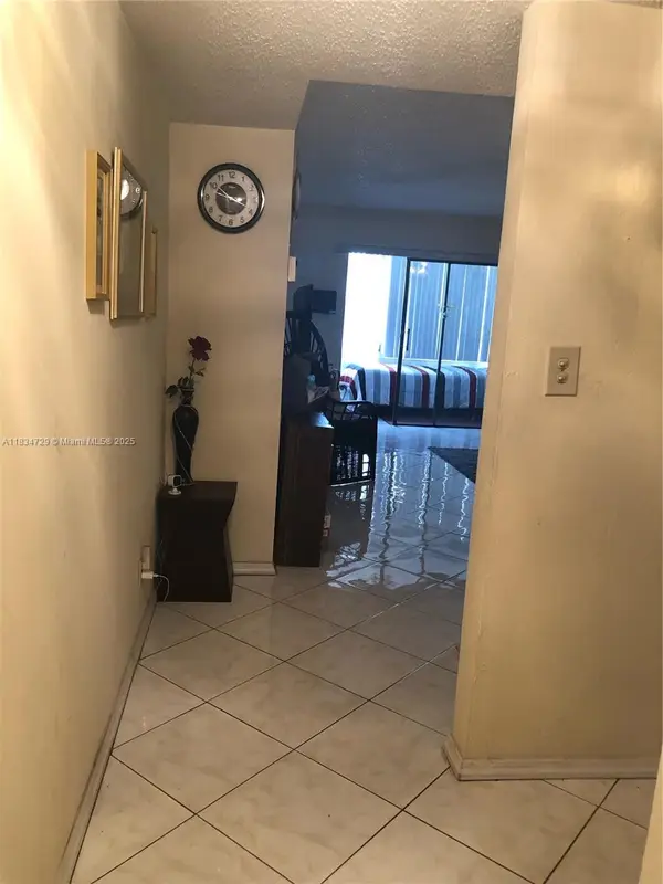 3940 NW 42nd Ave #115, Lauderdale Lakes, FL 33319