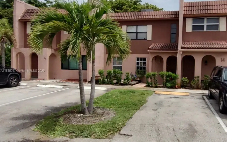 15 Laredo Pl #2-7, Davie, FL 33324 - Image #2