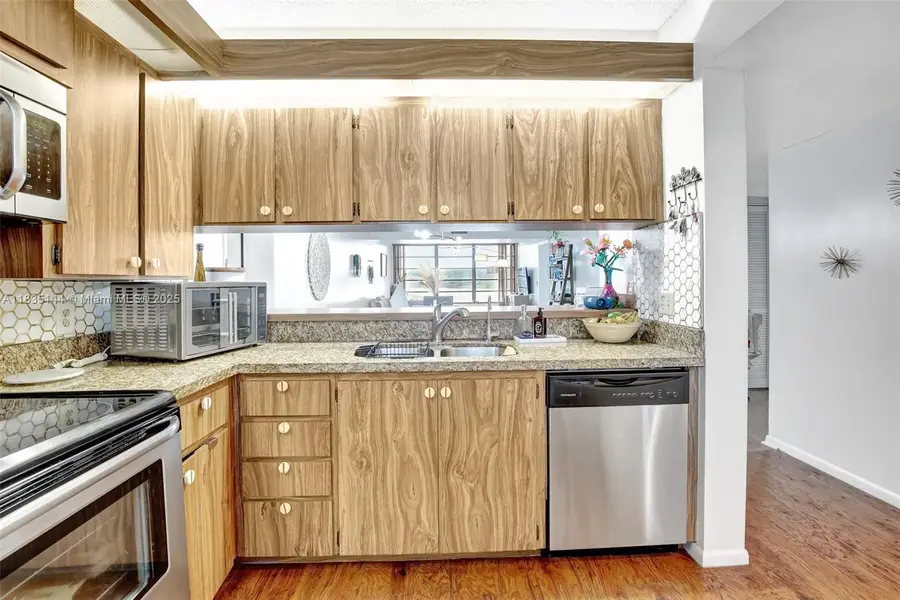 1532 Whitehall Dr #202, Davie, FL 33324 - Image #3