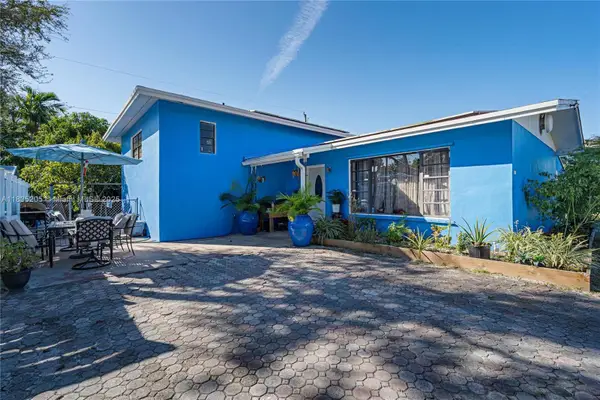 1300 NE 203rd St, Miami, FL 33179