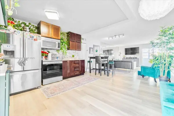 1890 W 56th St #1411, Hialeah, FL 33012