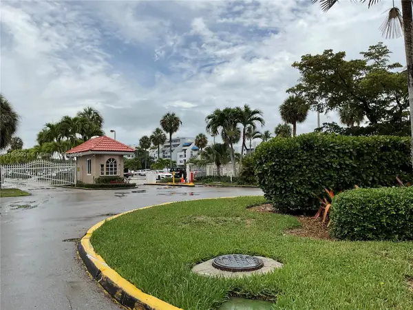 400 Kings Point Dr #623, Sunny Isles Beach, FL 33160