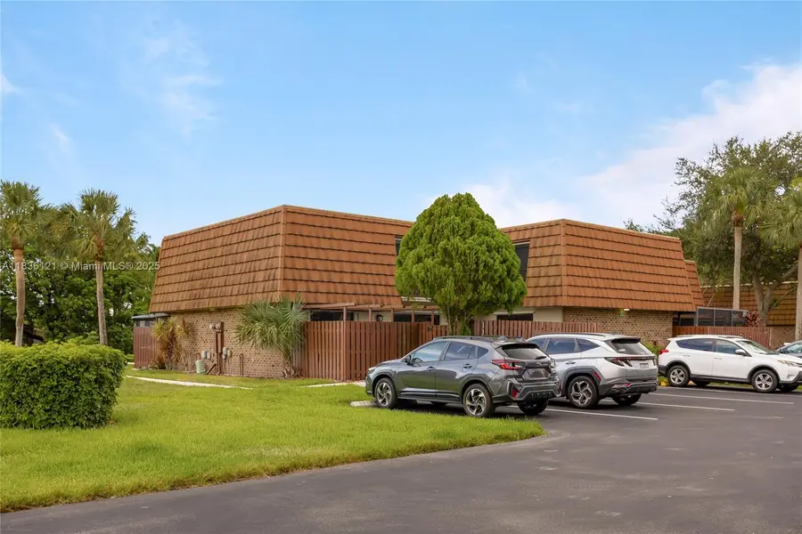 1170 SW 118th Ter, Davie, FL 33325 - Image #2