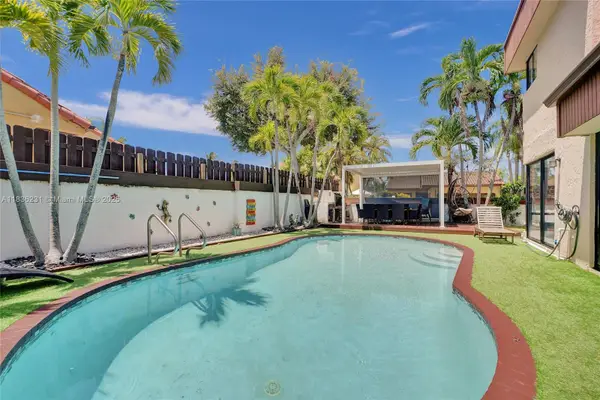 1000 NE 204 Ln #D, Miami, FL 33179