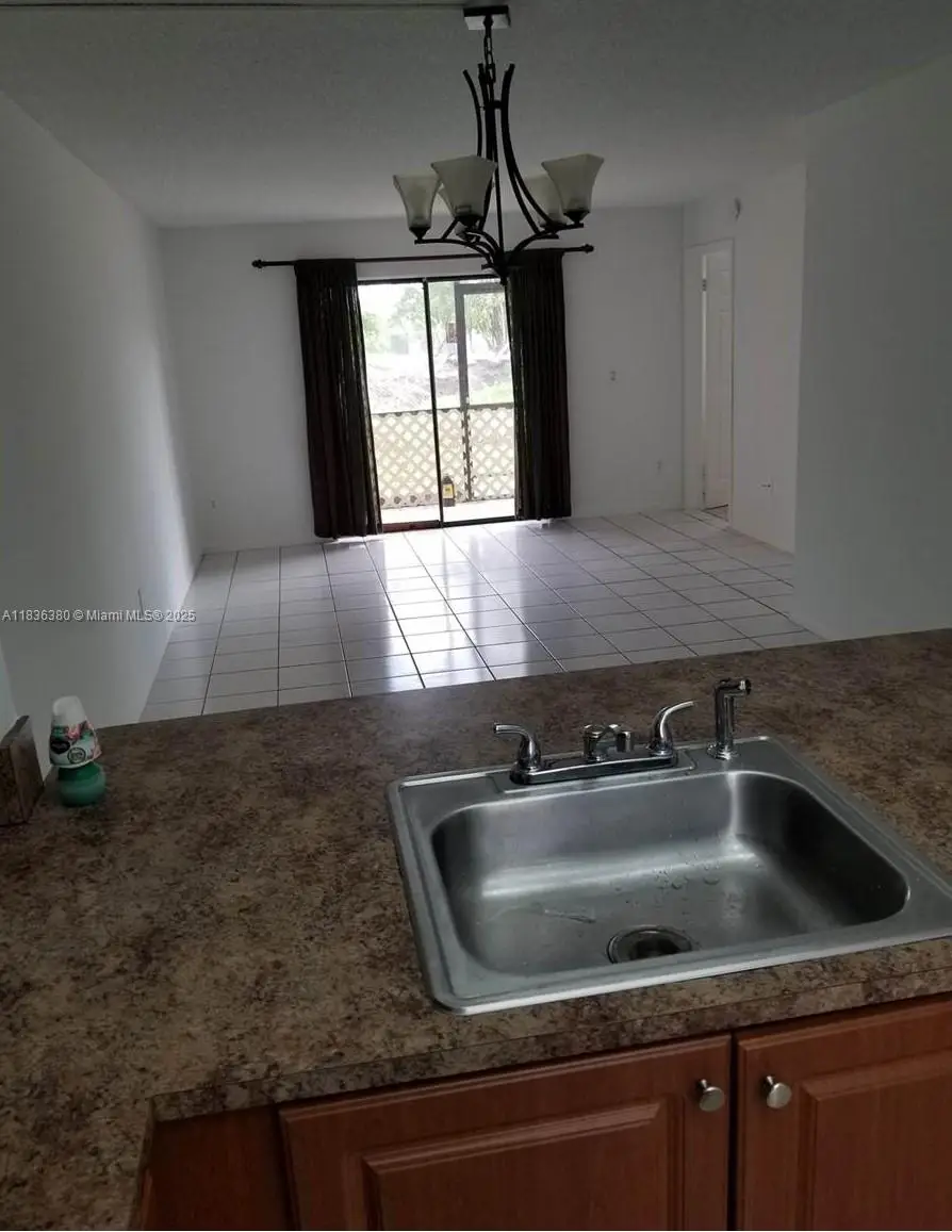 911 NE 209th Ter #106, Miami, FL 33179 - Image #3