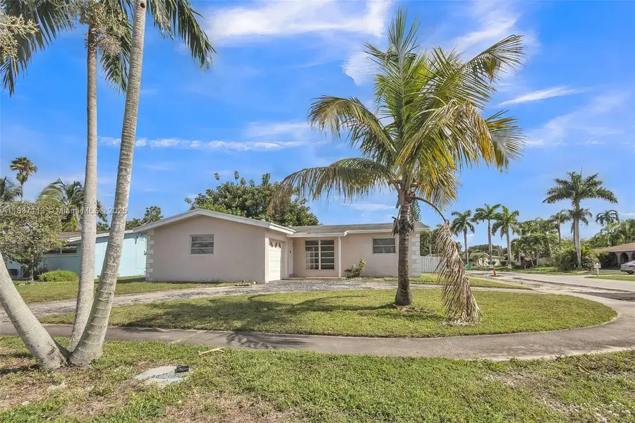 8361 NW 28th Pl, Sunrise, FL 33322 - #2