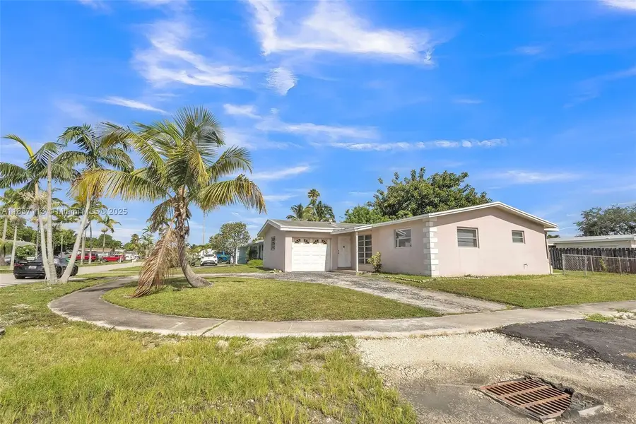 8361 NW 28th Pl, Sunrise, FL 33322 - #3