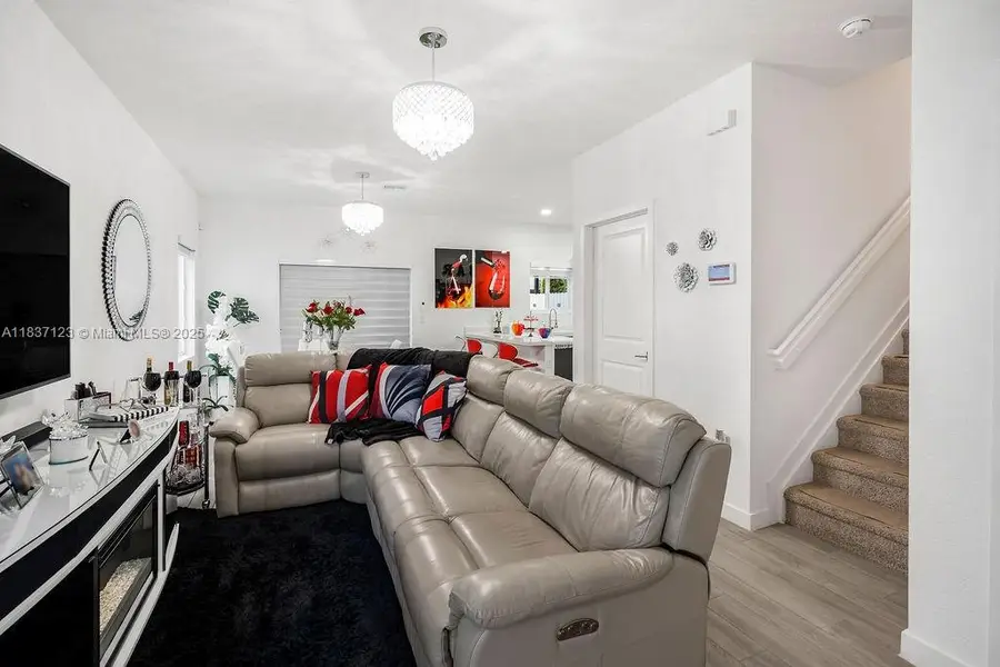 879 SE 19th St, Homestead, FL 33034 - Image #3