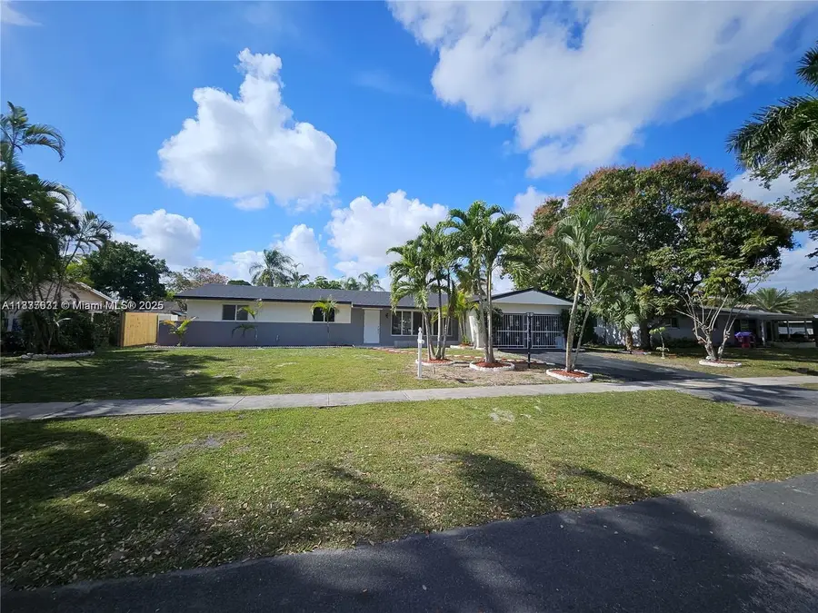 221 SW 53rd Ave, Plantation, FL 33317 - Image #2