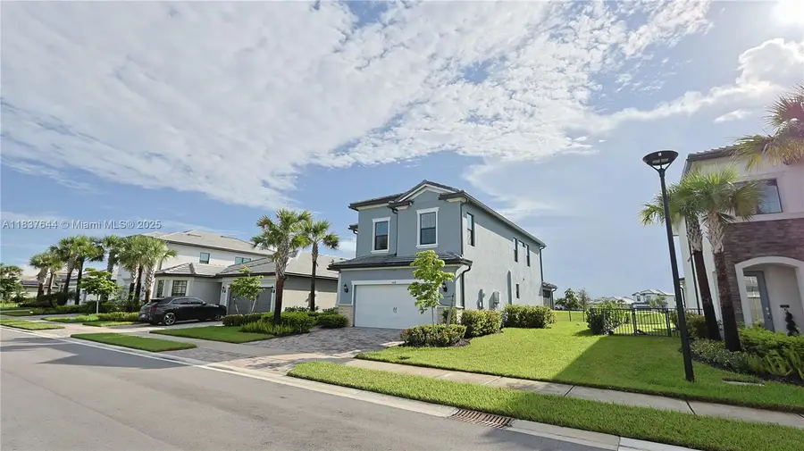 4468 Spruce Ln, Oakland Park, FL 33309 - Image #2