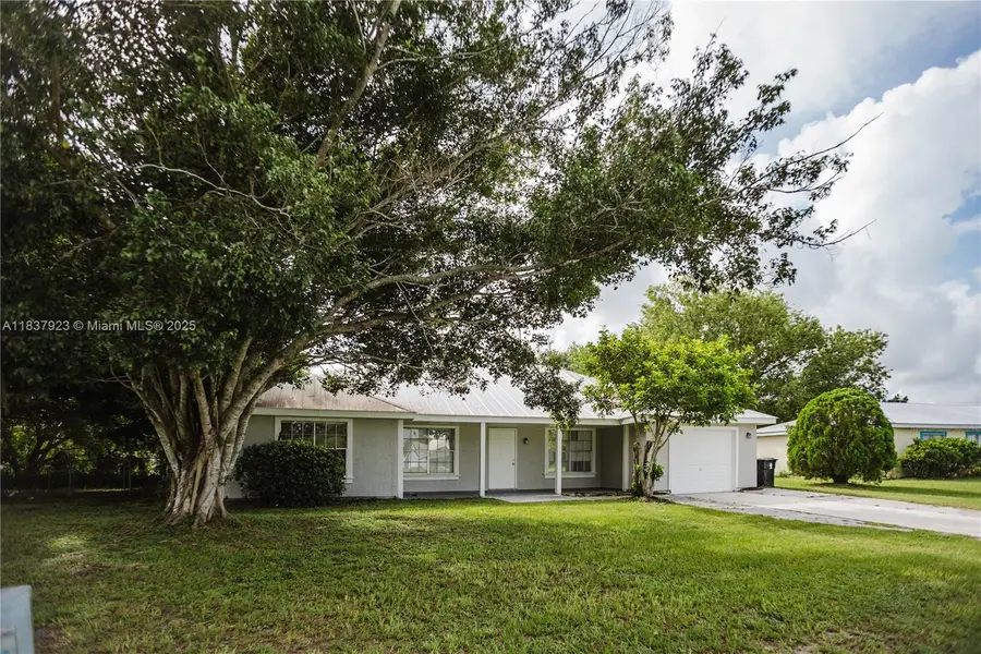 274 SW Bridgeport Dr, Port Saint Lucie, FL 34953 - Image #2