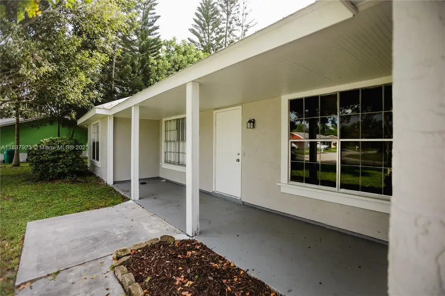 274 SW Bridgeport Dr, Port Saint Lucie, FL 34953 - Image #3