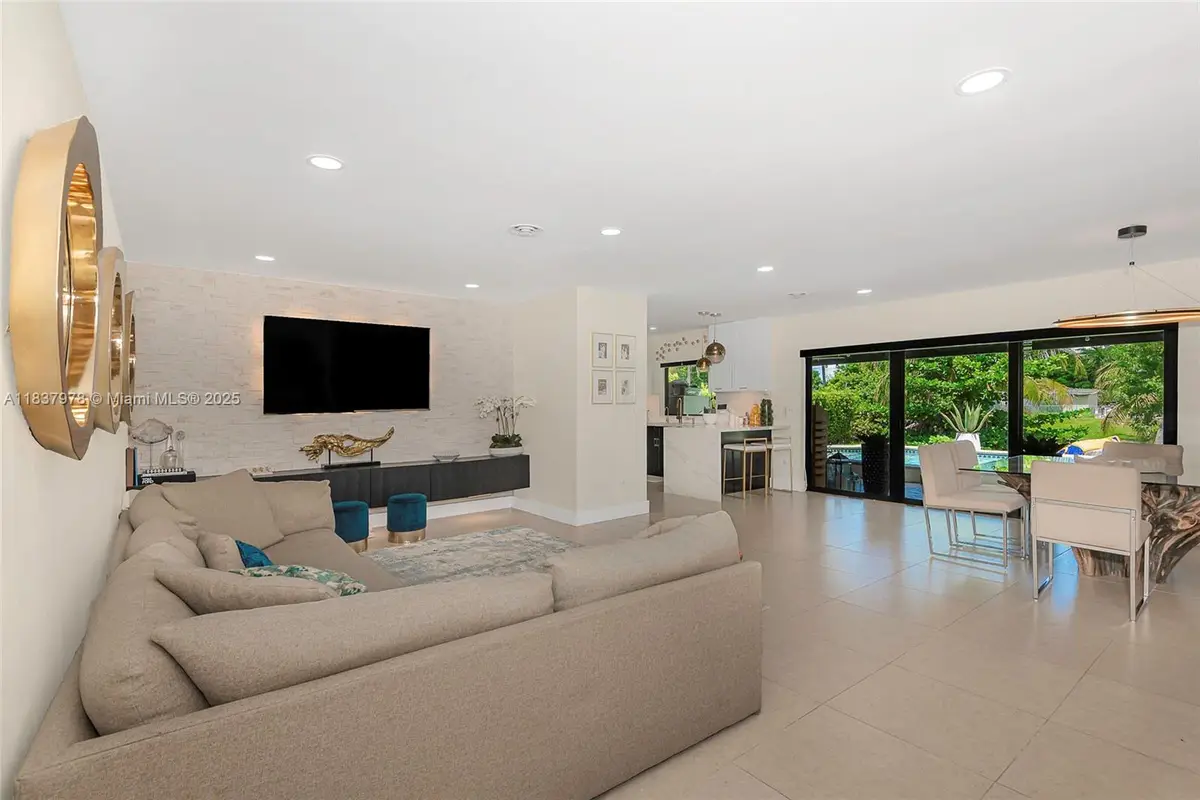 9865 SW 16th St, Miami, FL 33165 - Image #1