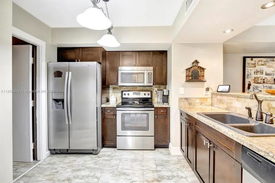 9715 NW 23rd Ct, Pembroke Pines, FL 33024 - Image #3