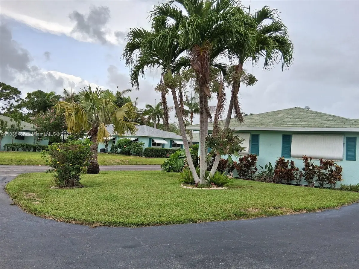 635 Hummingbird Ln, Delray Beach, FL 33445 - Image #1