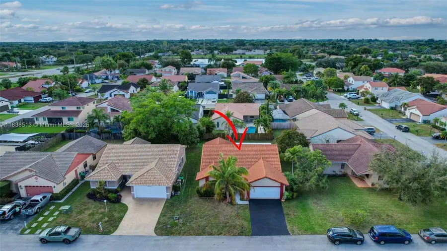 5911 Epsom Ln, Davie, FL 33331 - Image #2