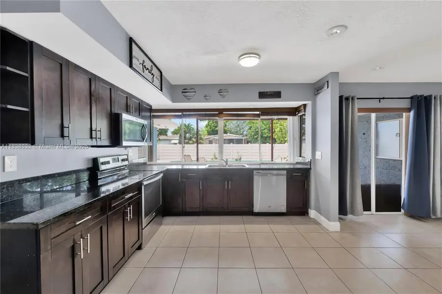 1730 N 55th Ave, Hollywood, FL 33021 - Image #2