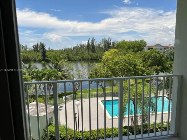 8200 SW 210th St #308, Cutler Bay, FL 33189