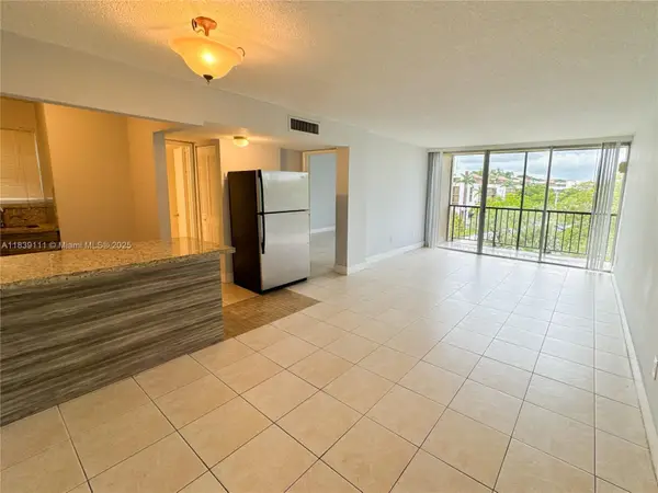 8840 Fontainebleau Blvd #402, Miami, FL 33172